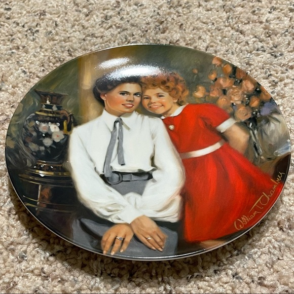 SET OF 4 EDWIJ M. KNOWLES ANNIE COLLECTOR PLATES - Picture 7 of 13